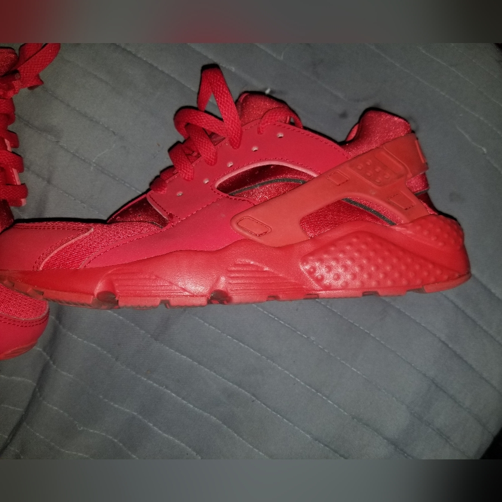 NWT Nike Huarache Run SE Red